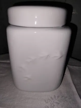 Biscottiera, 2 tazzine e 1 piattino Mulino Bianco.