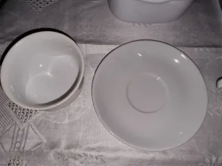 Biscottiera, 2 tazzine e 1 piattino Mulino Bianco.