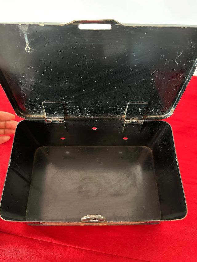 Caja de chapa vintage