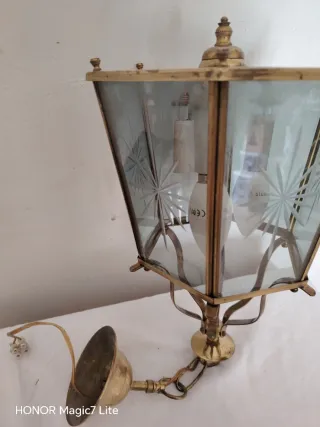 Farol de metal y cristal