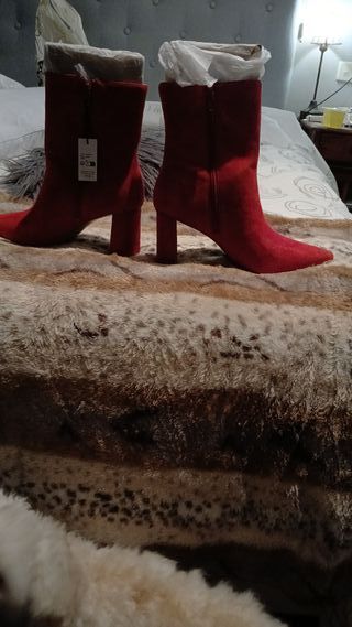 Botas rojas de ante