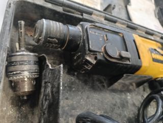 TALADRO PERCUTOR DEWALT DW563K