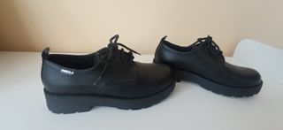 Zapatos de piel negros cordones n° 35 sin estrenar