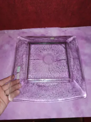 Plato cuadrado de cristal grueso morado