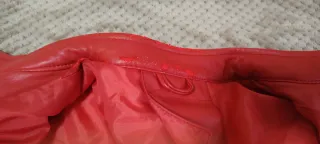 Cazadora acolchada roja