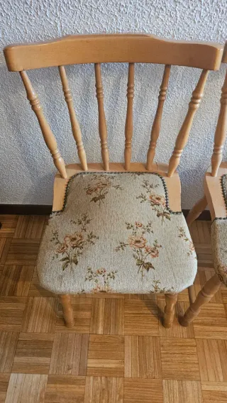 Set di dondoli e sedie in tessuto e legno