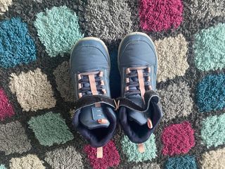 Deportivas impermeables niño/niña talla 33 marca