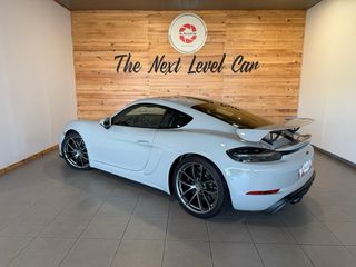Porsche 718 Cayman gt4 2020