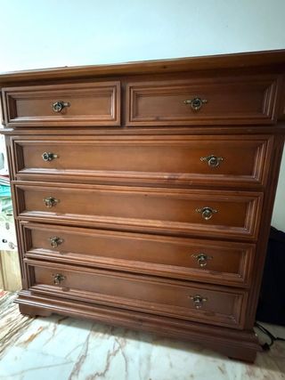 Cómoda de madera maciza