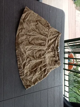 Falda de tela marrón