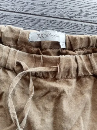 Falda de tela marrón