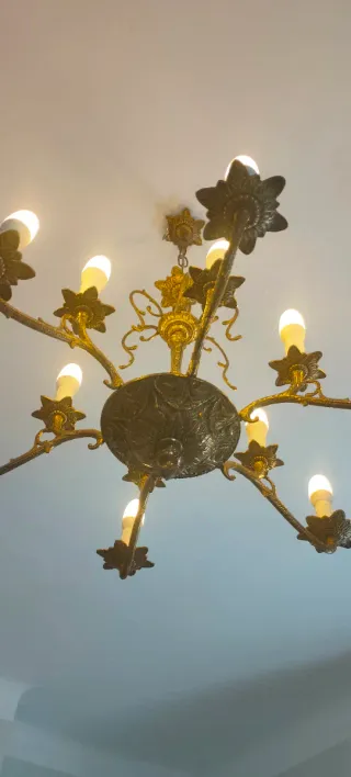 Lámpara de bronce antigua