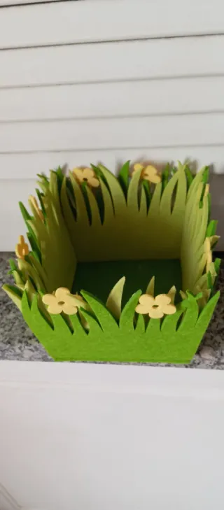 Cesta Páscoa Feltro Flores Amarelas