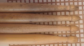 Conjunto de baquetas + estuche baquetero