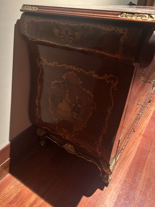 Cómoda bombé Luis XV marquetería