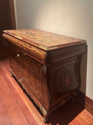 Cómoda bombé Luis XV marquetería