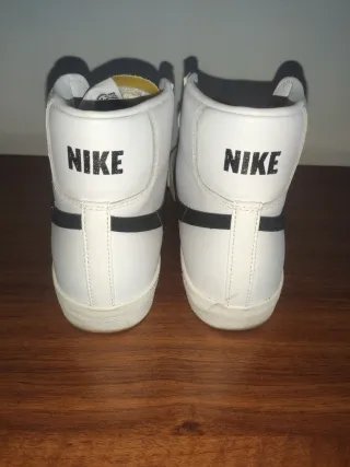 Nike Blazer Mid '77 Unisex 42 Sneakers