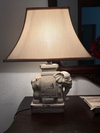 Lámpara de mesa elefante cerámica