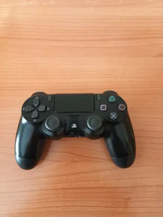 Ps4 + mando + juegos.