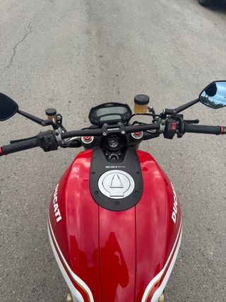 Ducati Monster 1100 EVO Oro, Roja, Blanca, Verde