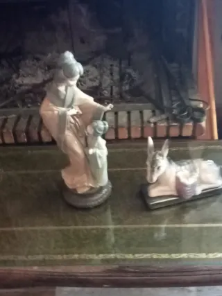 Conjunto antiguo: 2 sillones y mesa