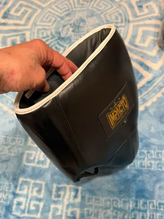 Coquilla de piel Impacto Pro Talla L