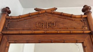 Precioso armario antiguo de madera y bambú