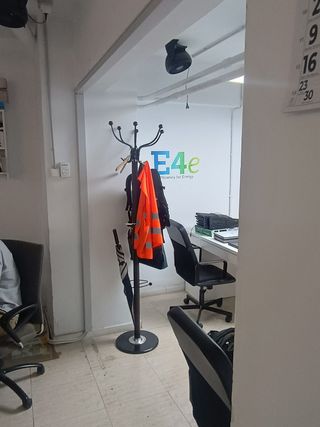 Perchero de pie oficina metal y madera