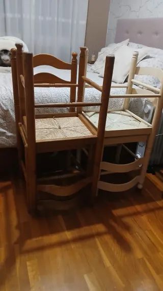 Mesa de comedor extensible madera y 4 sillas.