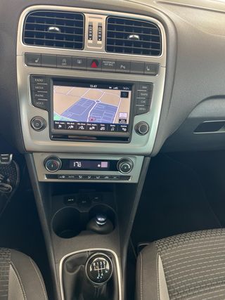 Volkswagen Cross Polo 2015