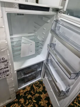 Frigorífico AEG SKE81226ZF