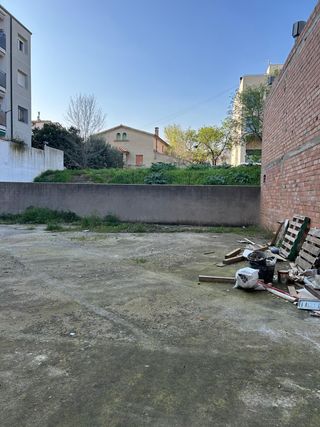 Se vende solar urbano de 260 m2 en Montmelo