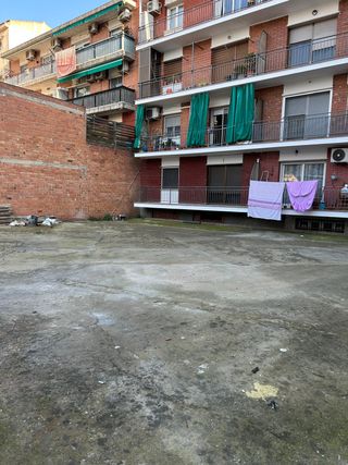 Se vende solar urbano de 260 m2 en Montmelo