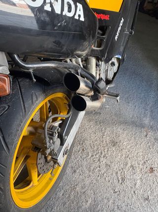 Honda CBR 600 F Sportbike Negra y Amarilla