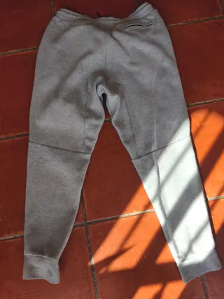 Pantalones Nike grises, deportivos