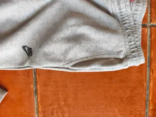 Pantalones Nike grises, deportivos