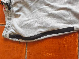 Pantalones Nike grises, deportivos