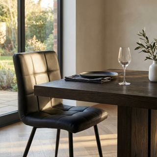 Sedia da Pranzo Imbottita Ecopelle e Metallo Nero