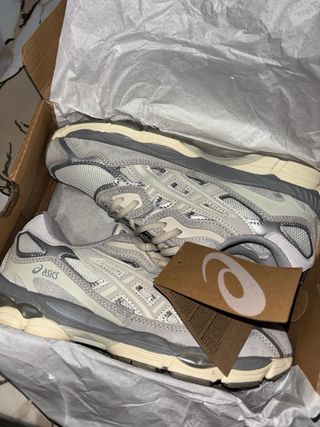 Zapatillas Asics grises