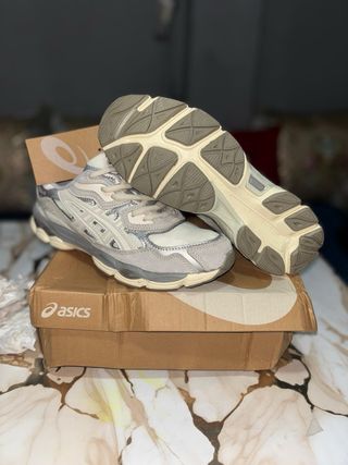 Zapatillas Asics grises