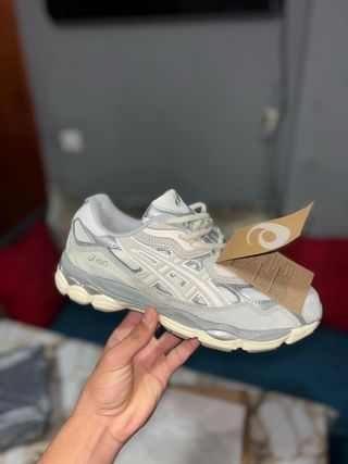 Zapatillas Asics grises