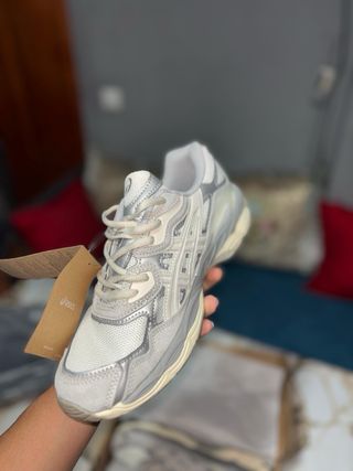 Zapatillas Asics grises