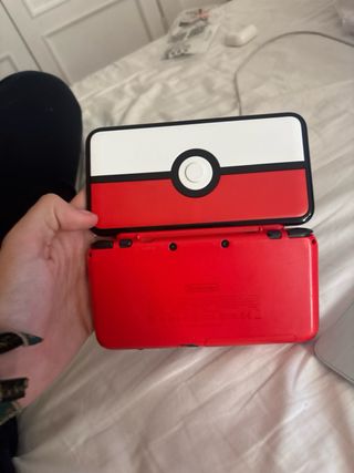 Nintendo 3DS XL Edizione Poké Ball