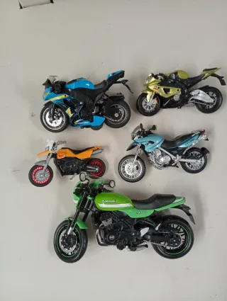 Juego de 5 Motos de Juguete