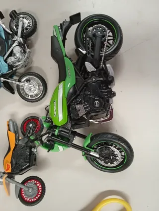 Juego de 5 Motos de Juguete