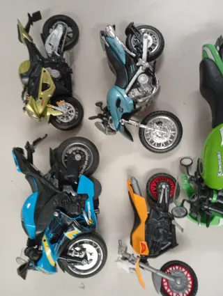 Juego de 5 Motos de Juguete