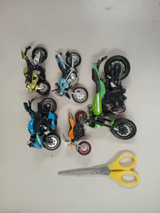 Juego de 5 Motos de Juguete