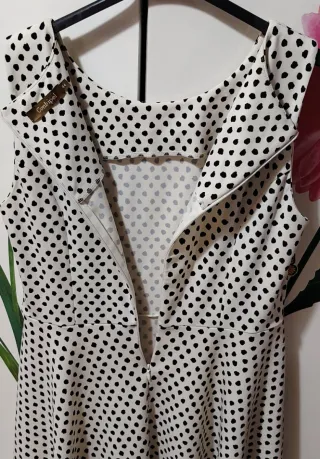 Abito Conbipel pois bianco e nero.