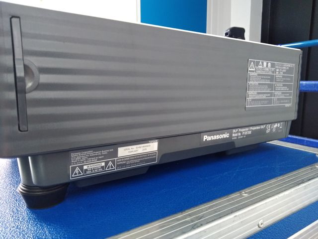 Proyector Panasonic PT-DS700 XGA 6000