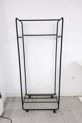 Armario abierto con ruedas negro